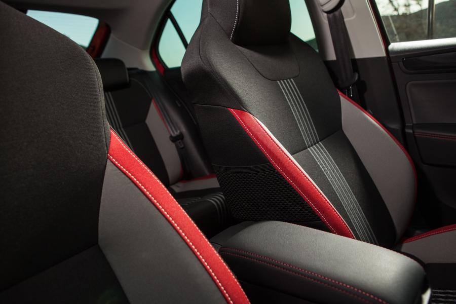 Детали интерьера Skoda Rapid Monte Carlo 2017 года  (WW) (фото 12 из 42)
